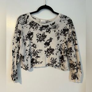 Cream colored crop top w/ black floral pattern | Size Sm